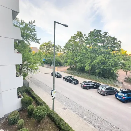 Ruhiges Apartment, Balkon, U-bahn * Munique