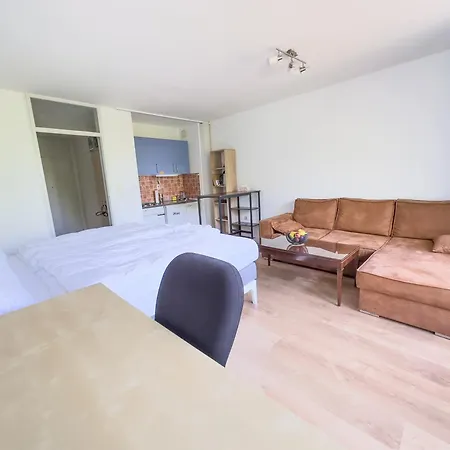 Ruhiges Apartment, Balkon, U-bahn