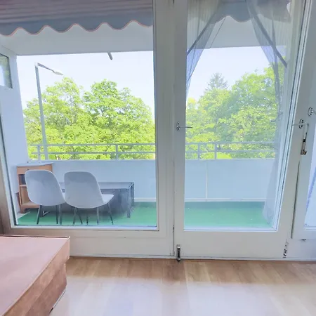 Ruhiges Apartment, Balkon, U-bahn Lägenhet München